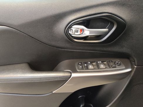 Used 2020 Jeep Cherokee Latitude image 27