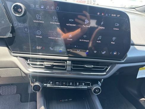 Used 2024 Chevrolet Equinox EV RS FWD image 16