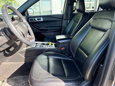 Used 2020 Ford Explorer XLT w/ Equipment Group 202A AWD/4WD image 11
