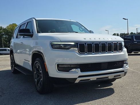 Used 2023 Jeep Wagoneer Series III w/ Preferred Equipment Group image 7