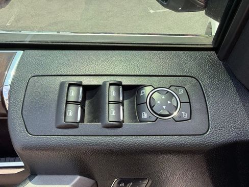 Used 2017 Ford F150 Platinum w/ Equipment Group 701A Luxury AWD/4WD image 30