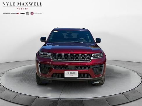 New 2026 Jeep Grand Cherokee Altitude image 17