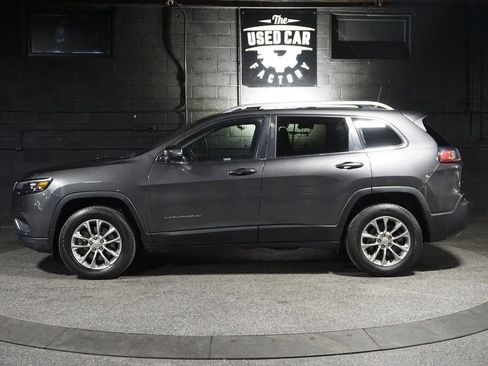Used 2019 Jeep Cherokee Latitude Plus w/ Cold Weather Group AWD/4WD image 2