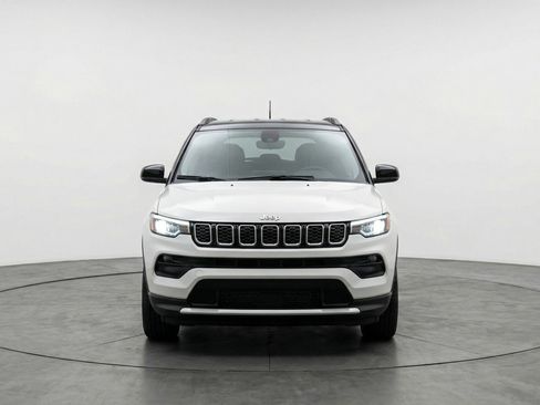 Used 2025 Jeep Compass Limited image 2