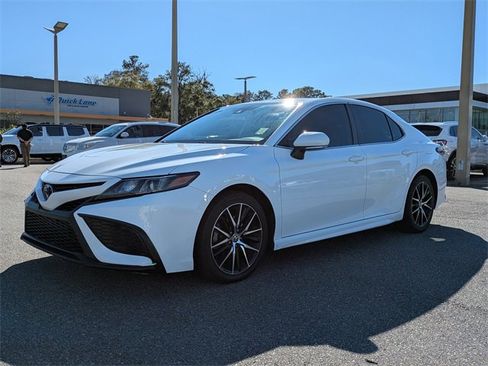 Used 2021 Toyota Camry SE image 8