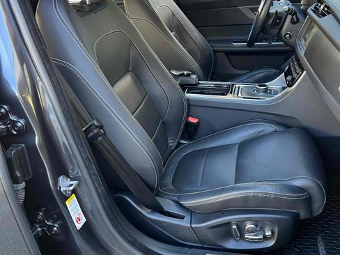 Used 2017 Jaguar XF S image 33