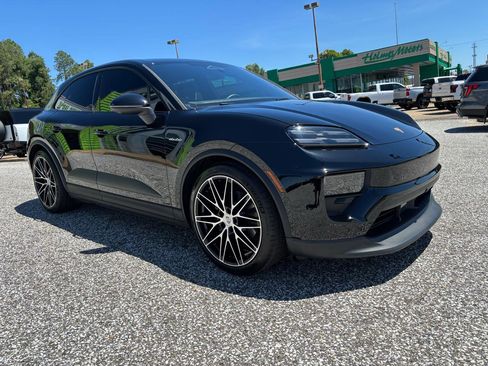 Used 2025 Porsche Macan Electric RWD image 9
