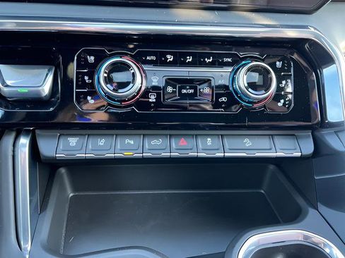 New 2025 GMC Sierra 3500 Denali Ultimate image 17