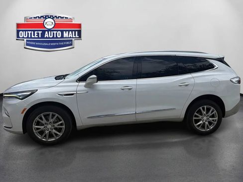 Used 2022 Buick Enclave Essence w/ Experience Buick Package FWD image 6