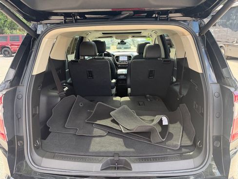 Used 2022 GMC Acadia Denali w/ Denali Ultimate Package FWD image 42