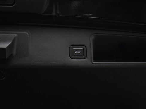 Used 2020 GMC Terrain SLT w/ Preferred Package AWD/4WD image 18