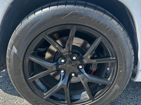 Used 2018 Jeep Grand Cherokee Trackhawk AWD/4WD image 17