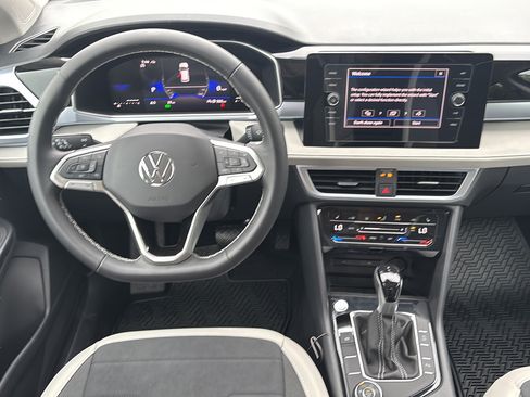 New 2026 Volkswagen Taos SE AWD/4WD image 19