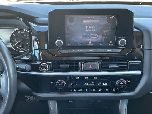 Used 2022 Nissan Pathfinder SV image 6