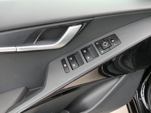 Certified 2025 Kia Niro EX image 13