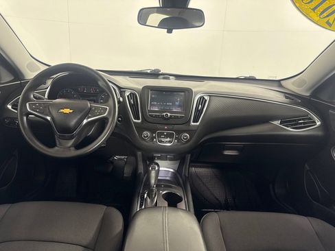 Used 2018 Chevrolet Malibu LT image 25
