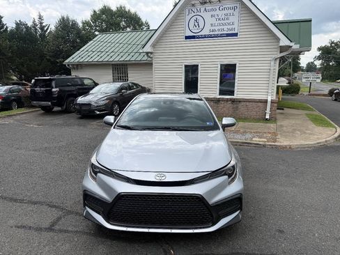 Used 2020 Toyota Corolla SE w/ SE Premium Package FWD image 2