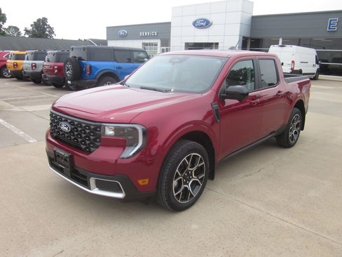 Used 2026 Ford Maverick Lariat w/ 4K Tow Package AWD/4WD image 3