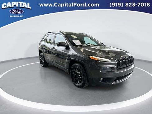 Used 2016 Jeep Cherokee Latitude w/ Safety/Convenience Group FWD image 2