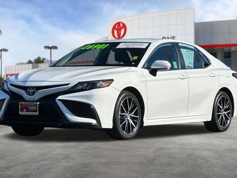 Used 2024 Toyota Camry SE image 10