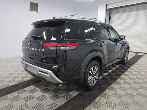 Used 2025 Nissan Pathfinder SL FWD image 4