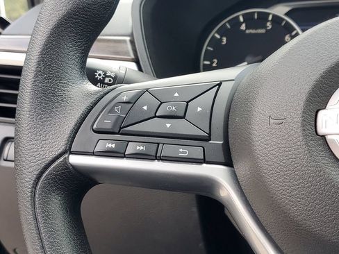 Used 2025 Nissan Altima 2.5 SV FWD image 22