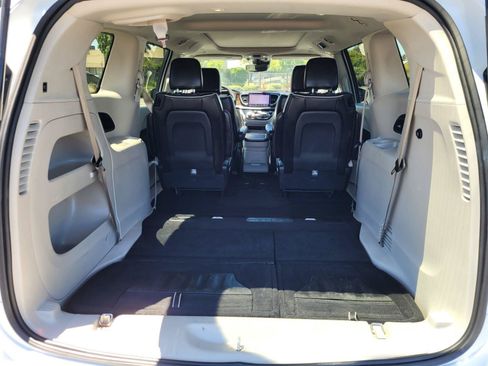 Used 2023 Chrysler Pacifica Limited FWD image 35