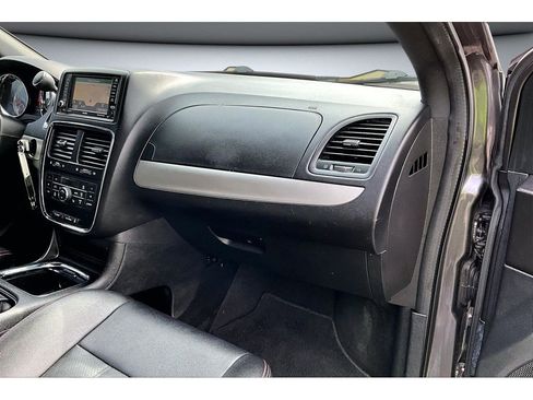 Used 2018 Dodge Grand Caravan GT FWD image 19