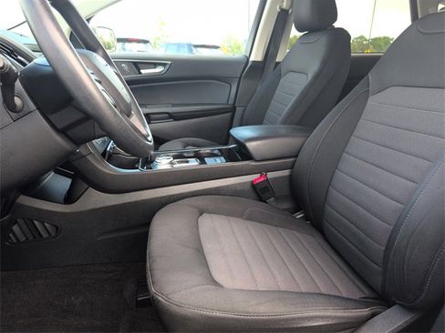 Used 2020 Ford Edge SE image 9