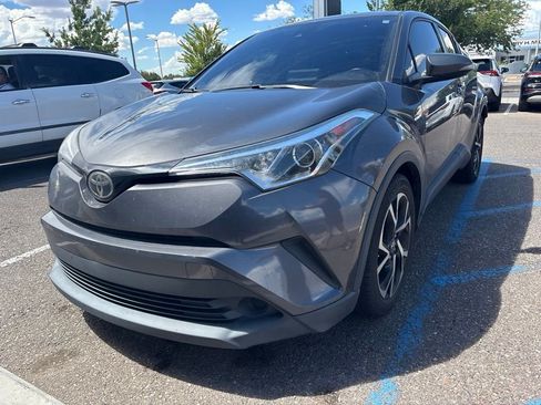 Used 2019 Toyota C-HR XLE FWD image 2