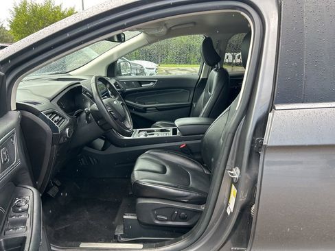 Used 2022 Ford Edge Titanium image 9