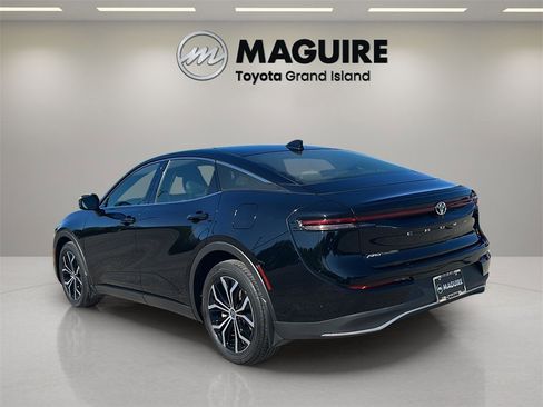 Used 2023 Toyota Crown XLE image 4