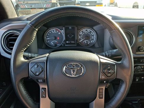 Used 2019 Toyota Tacoma TRD Sport image 22
