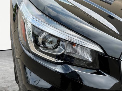 Used 2019 Subaru Forester Premium AWD/4WD image 32