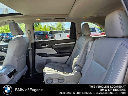 Used 2018 Toyota Highlander Limited Platinum AWD/4WD image 20
