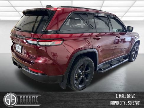 Used 2025 Jeep Grand Cherokee Limited w/ Black Appearance Package AWD/4WD image 6