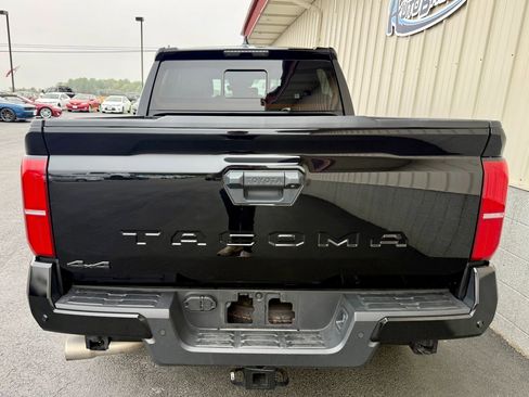 Used 2024 Toyota Tacoma TRD Sport w/ TRD Sport Upgrade Package image 5