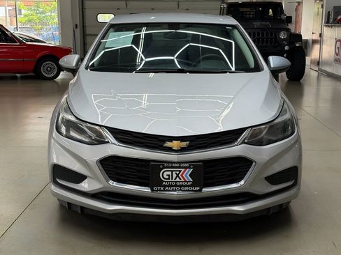 Used 2017 Chevrolet Cruze LT w/ LT Convenience Package FWD image 6