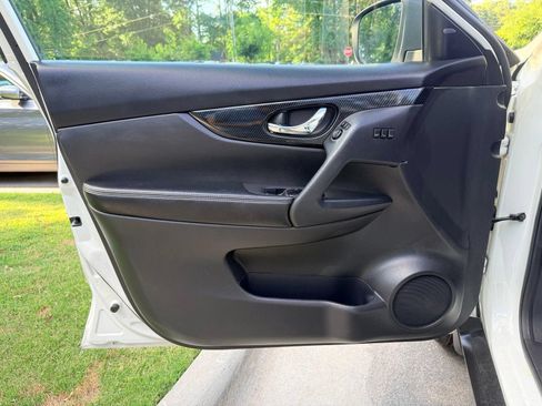 Used 2017 Nissan Rogue SL w/ SL Premium Package FWD image 19