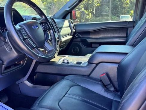 Used 2019 Ford Expedition Limited w/ Equipment Group 301A RWD image 17