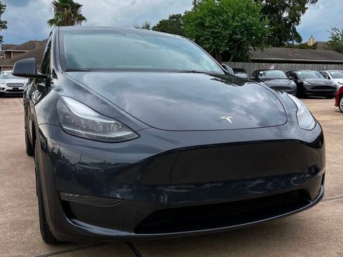 Used 2024 Tesla Model Y Long Range AWD/4WD image 3