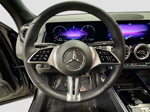 Certified 2025 Mercedes-Benz GLB 250 4MATIC image 11