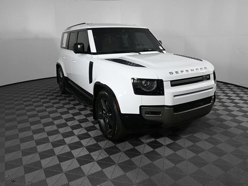 Used 2024 Land Rover Defender 110 X-Dynamic SE image 24