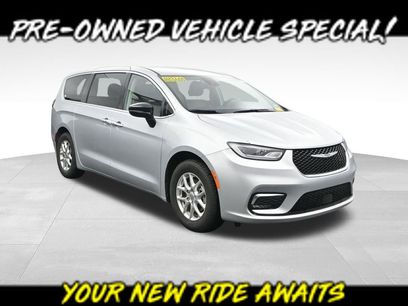 Used 2024 Chrysler Pacifica Touring-L