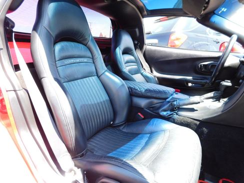 Used 2004 Chevrolet Corvette Base w/ Roof Package image 11