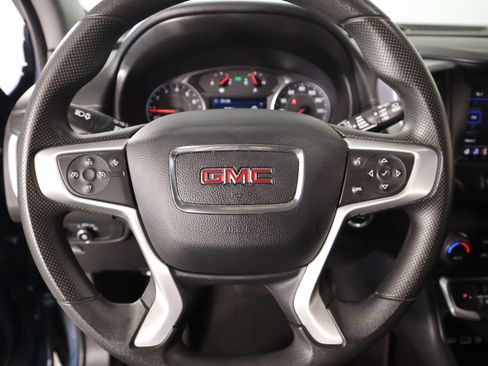 Used 2024 GMC Terrain SLE w/ Driver Convenience Package image 3
