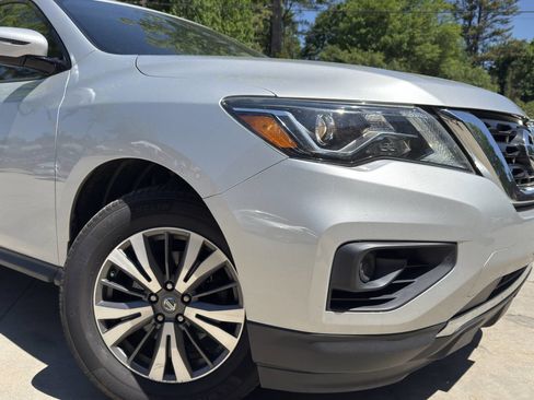 Used 2017 Nissan Pathfinder S AWD/4WD image 9