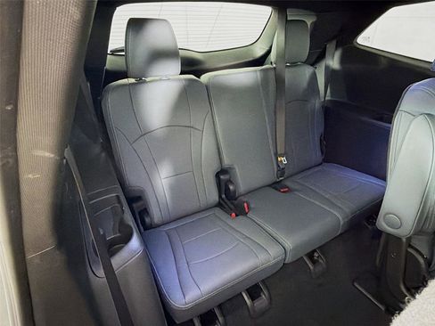 Used 2023 Buick Enclave Essence w/ Sport Touring Edition image 17