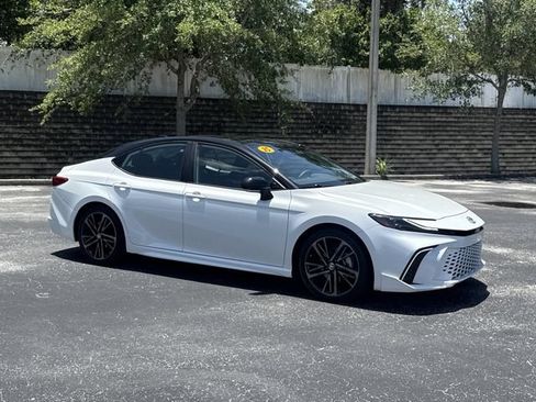 Used 2025 Toyota Camry XSE FWD image 5