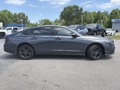 Used 2025 Honda Accord SE image 13